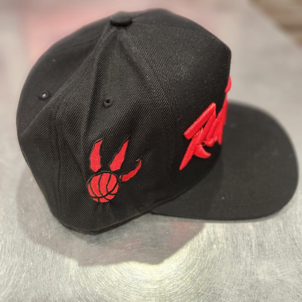 Toronto Raptors Cap - Picture 6 of 6